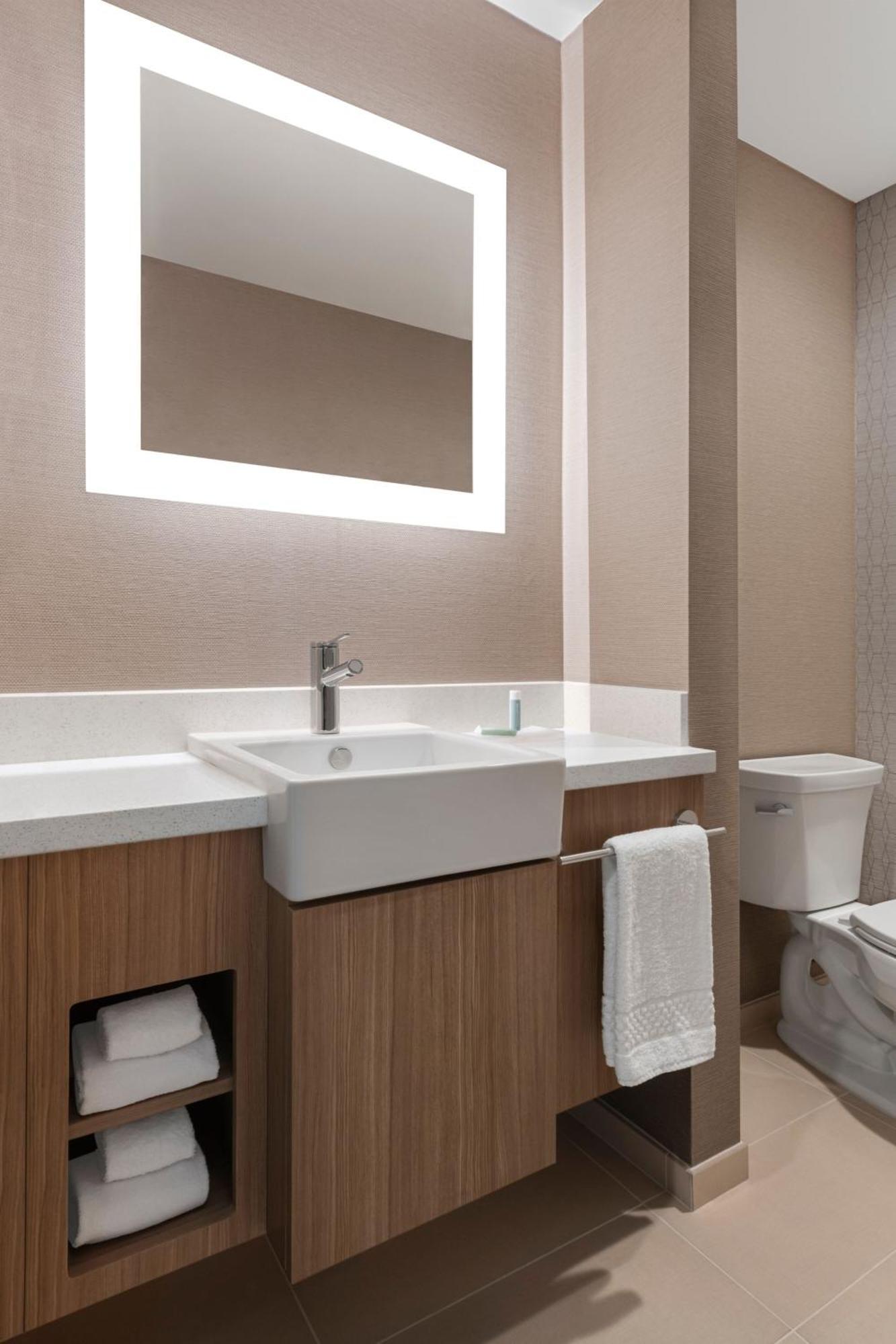 Springhill Suites By Marriott Chula Vista Eastlake Exterior photo